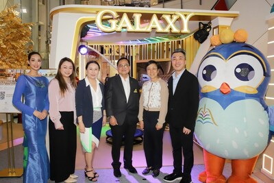 Ms. Maria Helena de Senna Fernandes, Director of Macao Government Tourism Office (2nd from right), Mr. Somchai Chomraka, Vice President of Thai Travel Agent Association (centre) and Ms. Uracha Jaktaranon, General Manager of MGTO Marketing Representative in Thailand (3rd from left) together with Galaxy Macau management team join the “Experience Macao Unlimited Mega Roadshow” Opening Ceremony which took place at Central World Bangkok on 2 June 2023 afternoon. (PRNewsfoto/Galaxy Macau)