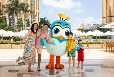 Follow Wavey the Peacock and have fun at the world’s leading Skytop Oasis, Grand Resort Deck
